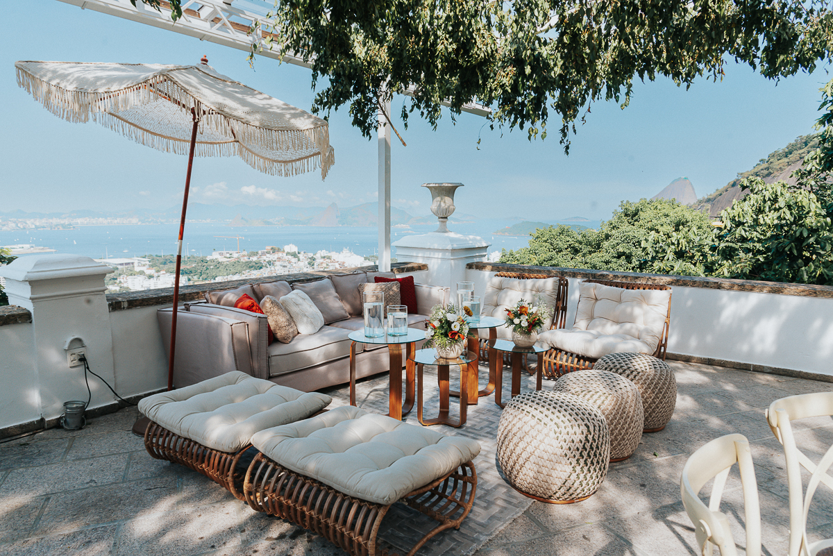 Lounge patio teto verde guarda sol vista pão de açucar - Caitlin 1