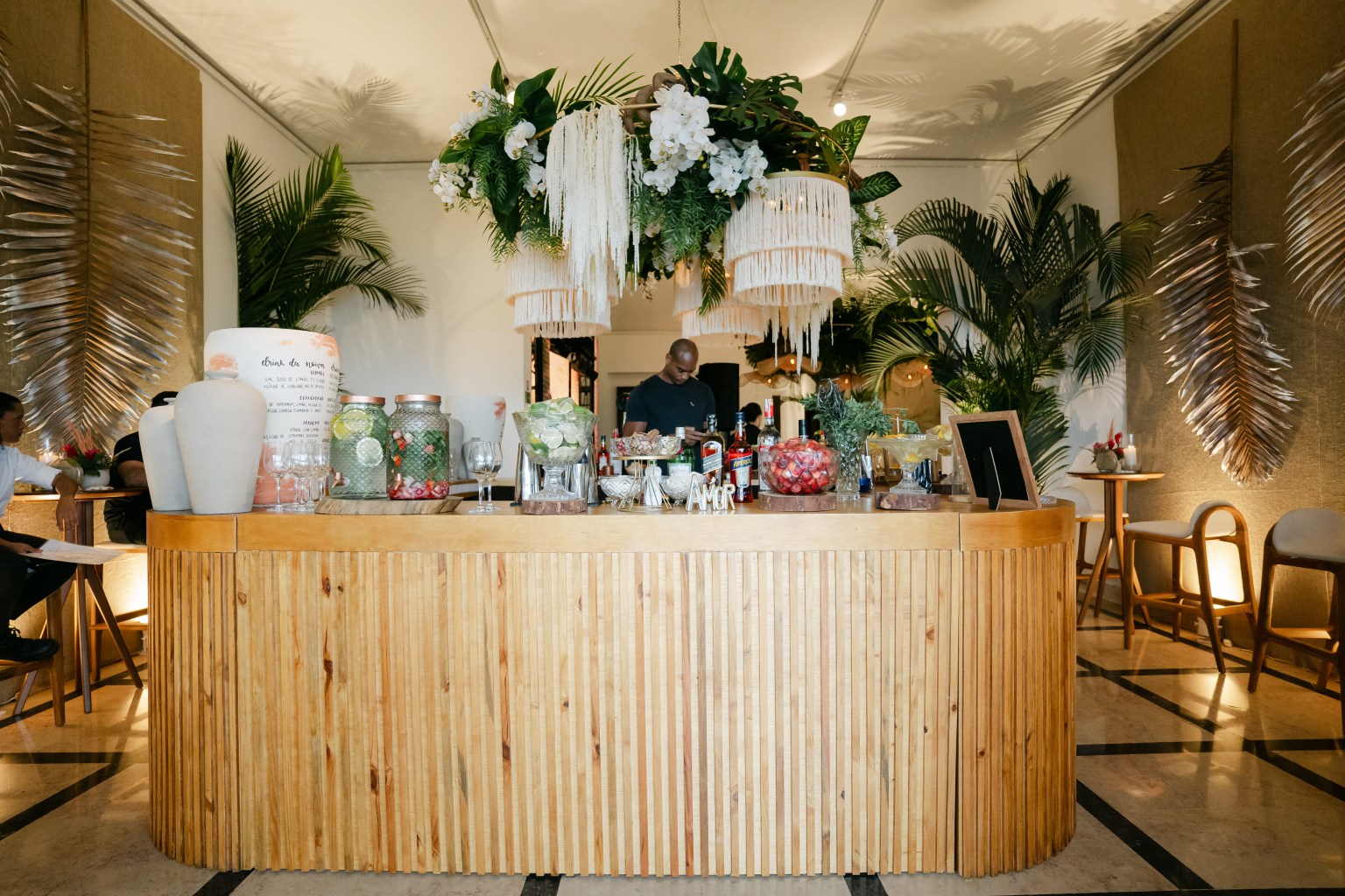 Open bar na sala de marmore